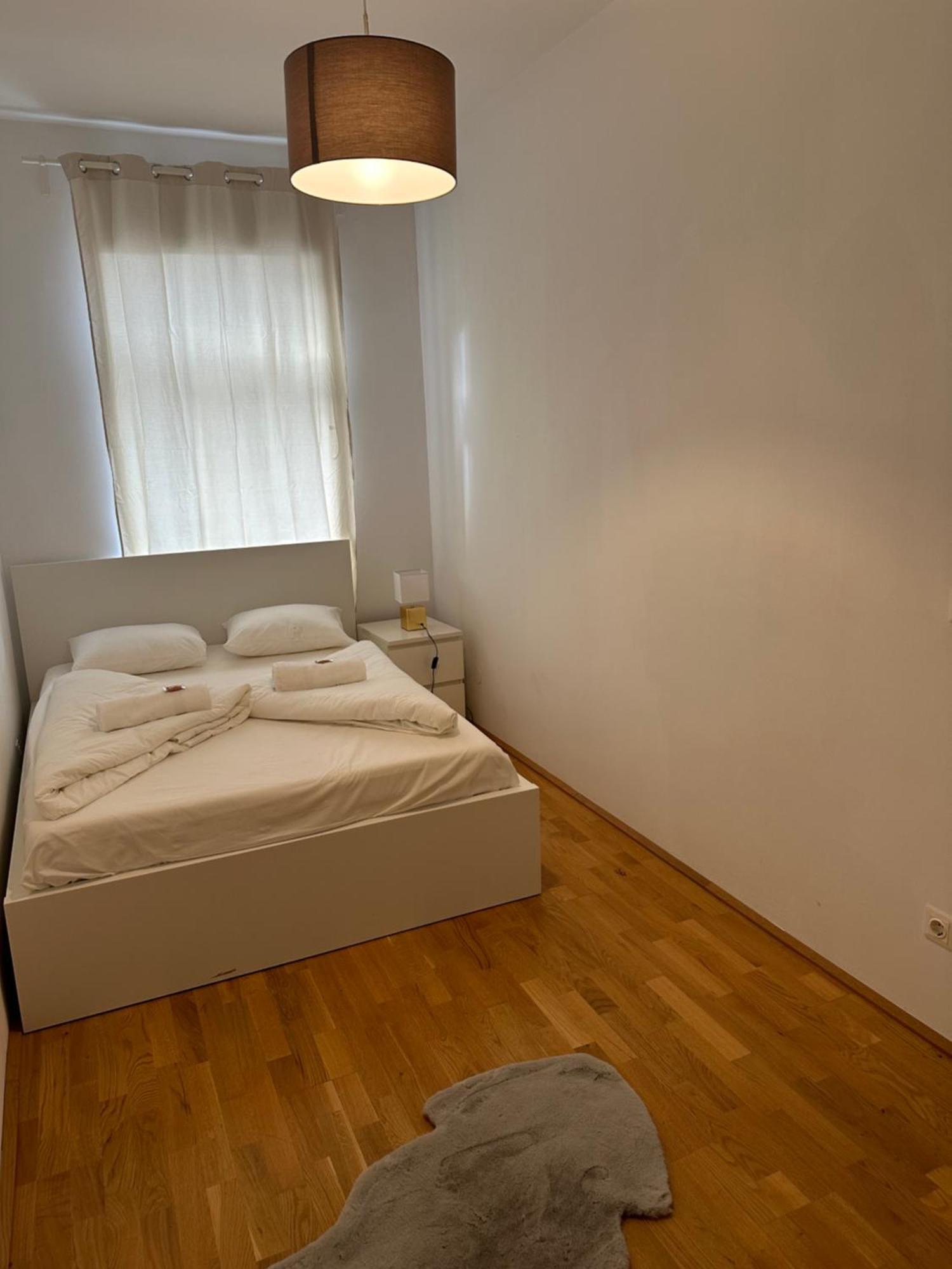 Cozy Three-room 14 * Wien